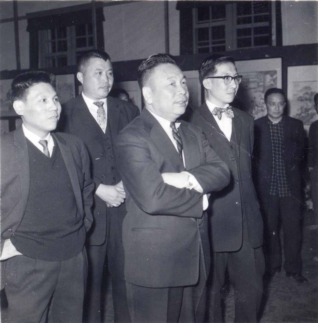 蔣經國參觀麗水精舍的畫展(1959年11月21日)
